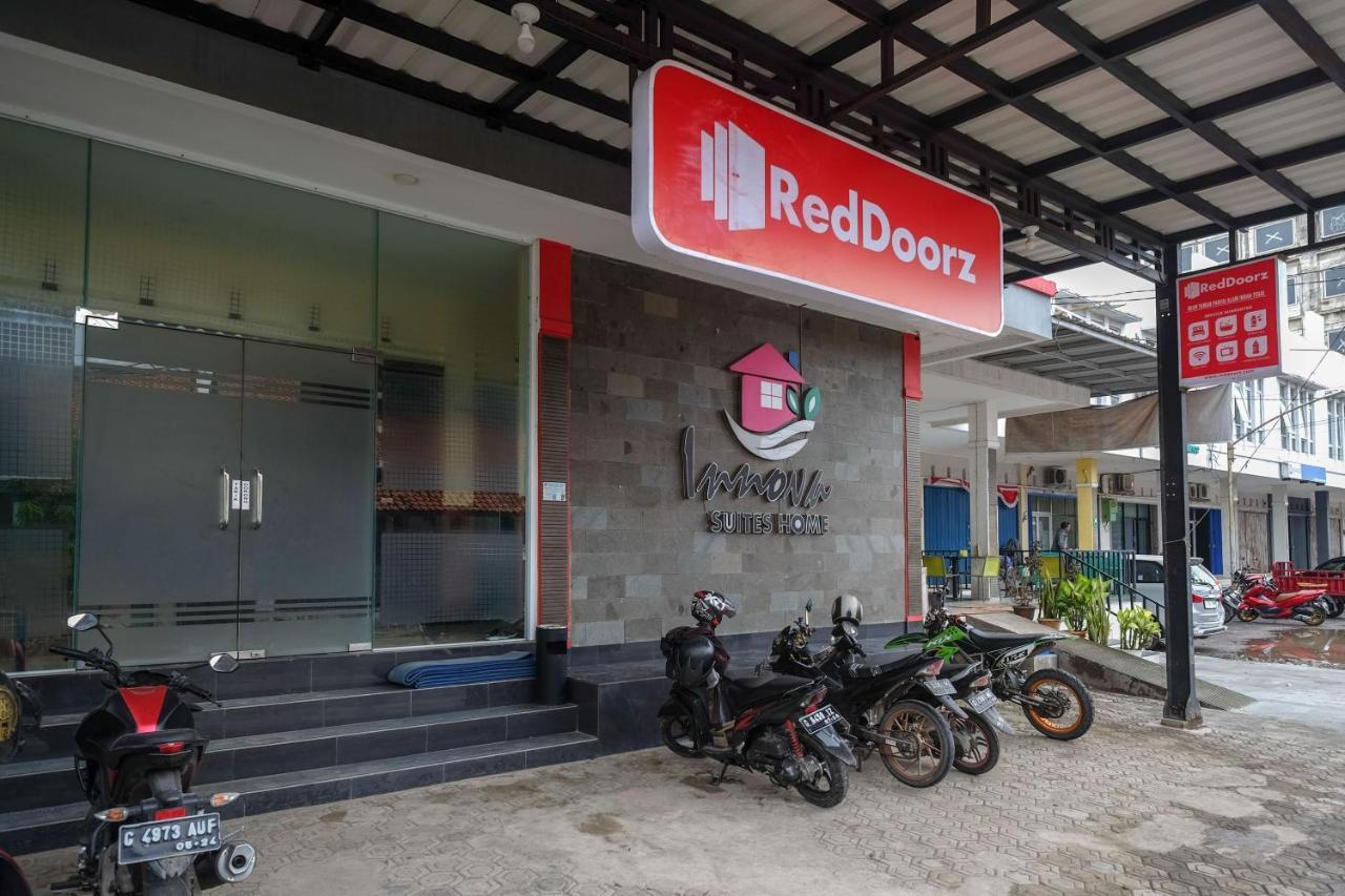 Hôtel Reddoorz Near Taman Pantai Alam Indah Tegal à Tegal  Extérieur photo